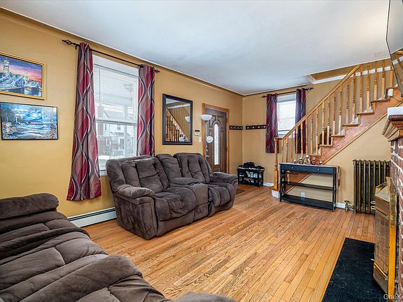 5th image of 36 Hudson Avenue