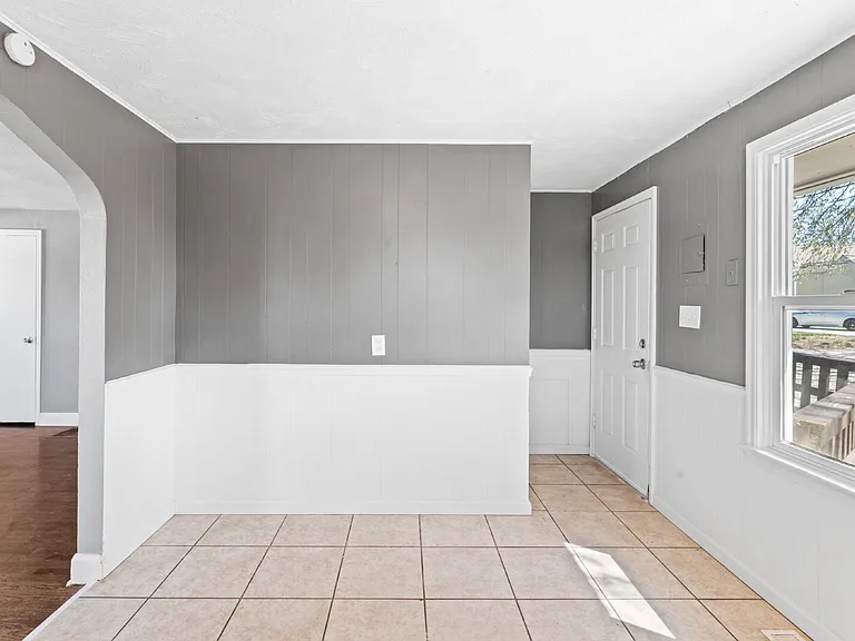 33085 W 82nd St — Photo 14