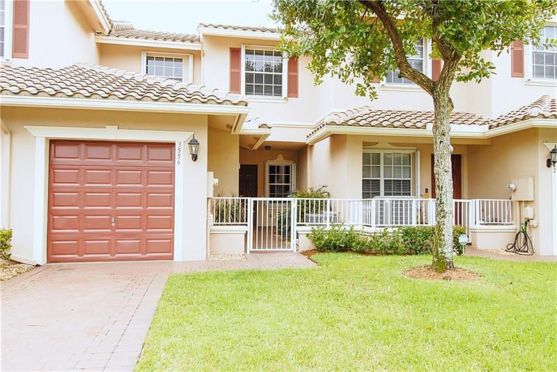 1st image of 3556 Parkside Dr #3556