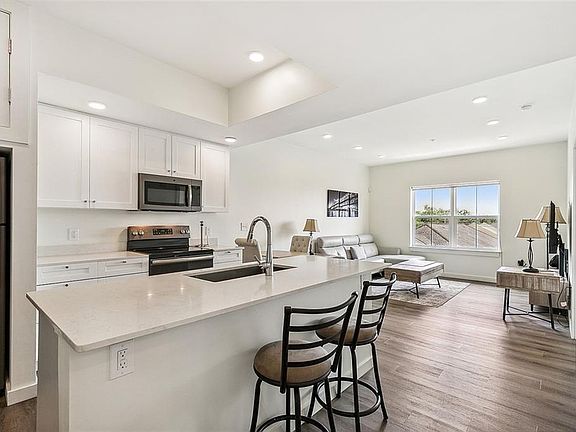 3rd image of 2100 Saint Thomas St APT 304