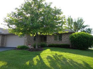 940 High Point Dr, Rockton, IL 61072