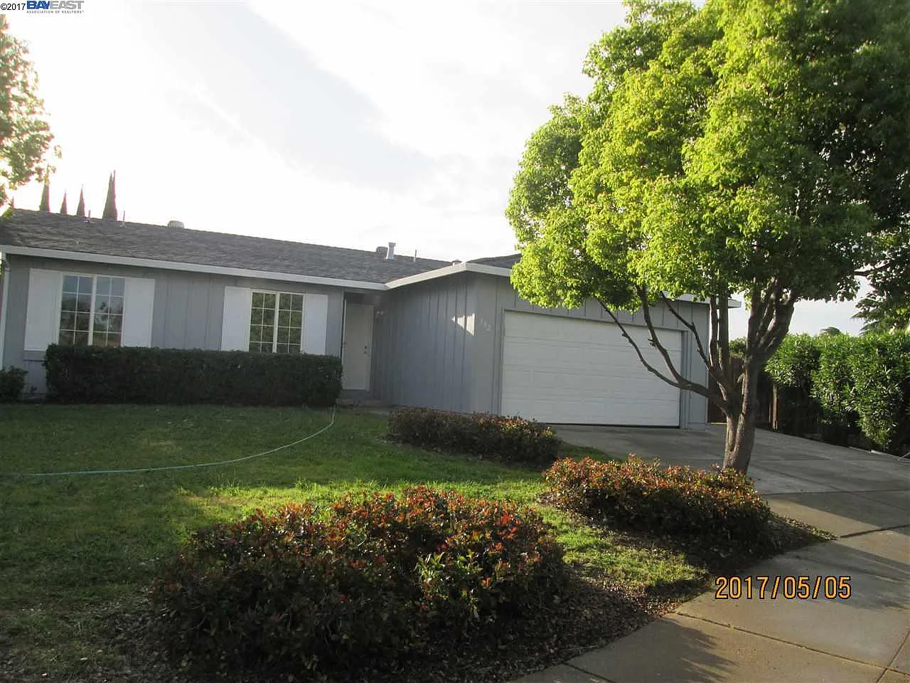302 W Leland Rd photo 1
