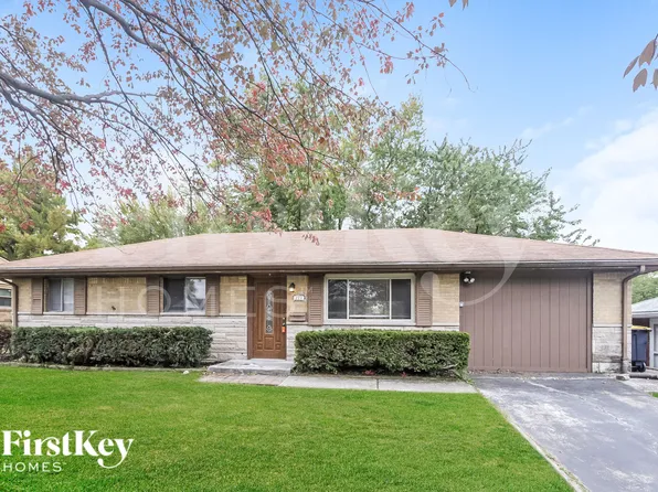 221 Grovewood Dr, Beech Grove, IN 46107