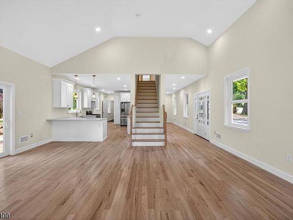 2nd image of 35 Stanhope Rd
