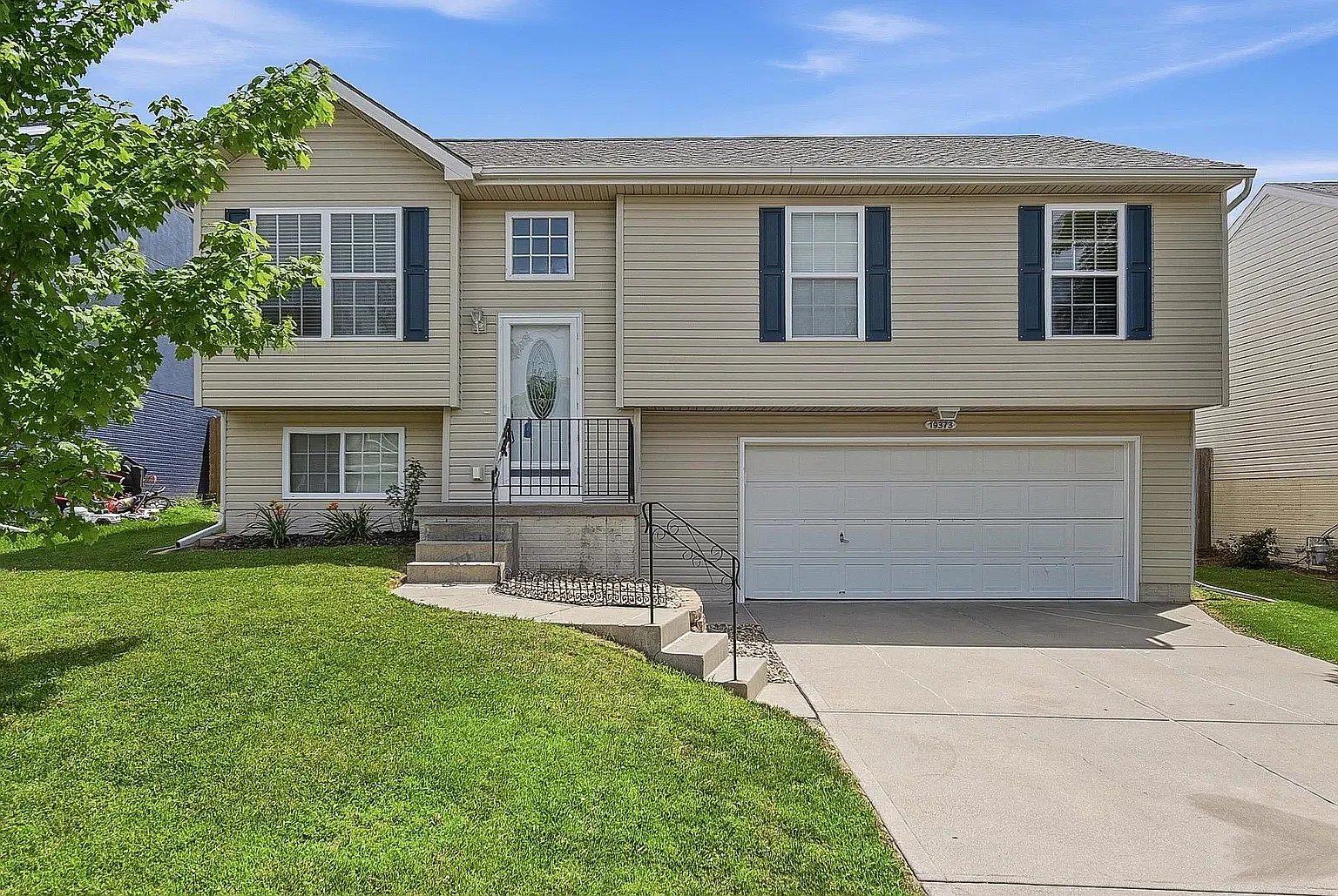 3 bed, 1316 sqft, $2,195 — Photo 1