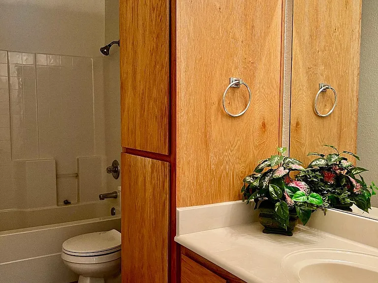 2ND BATHROOM