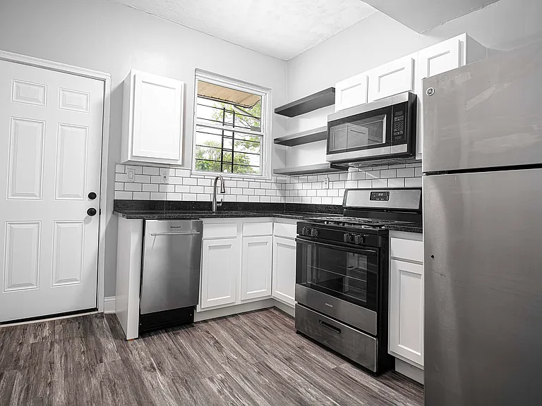 1832 Harlem Ave — Photo 2