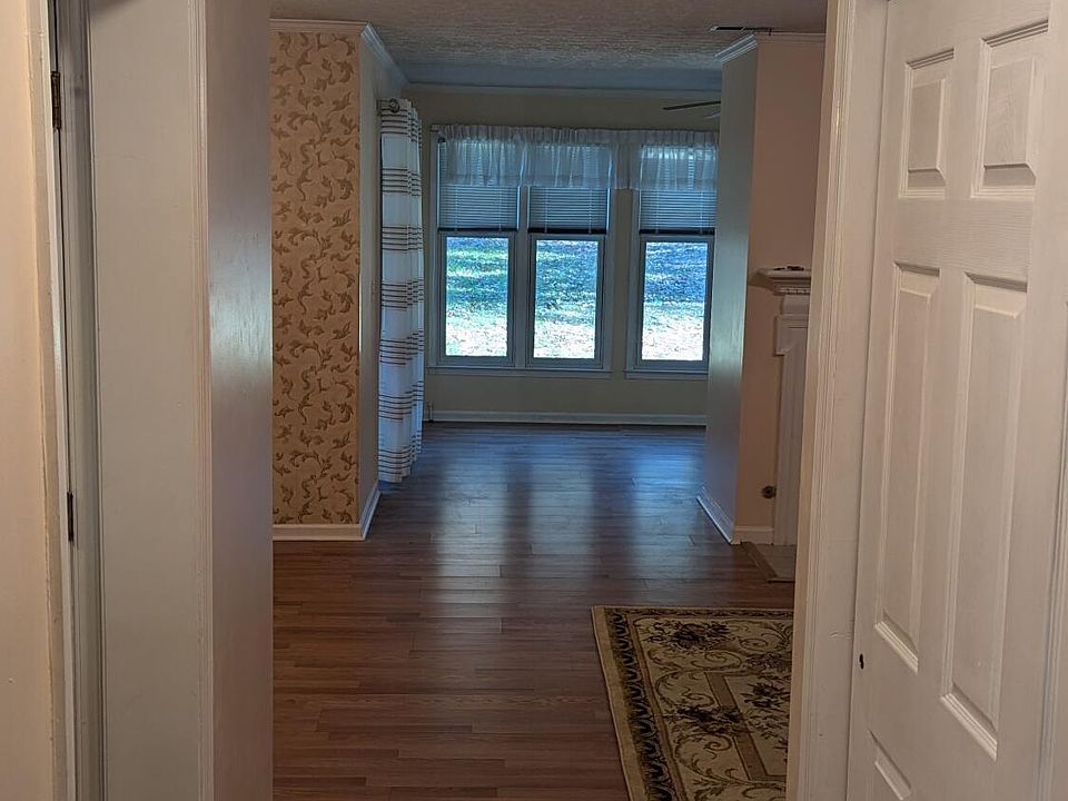1st image of 105 Broad Leaf Cir