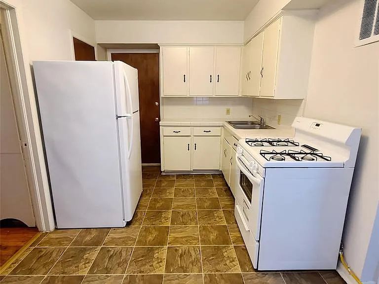 4916 Worth St #4 — Photo 5