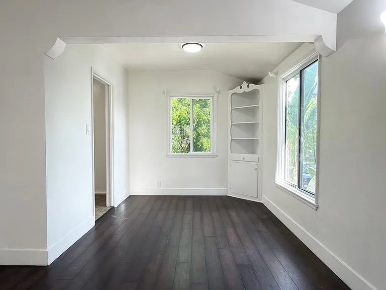 2021 Pine Ave — Photo 17