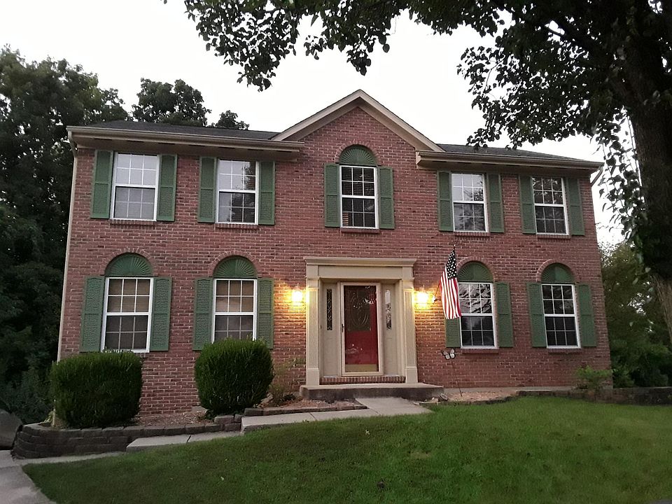 6124 Woodcrest Dr in desirable Hanover Park