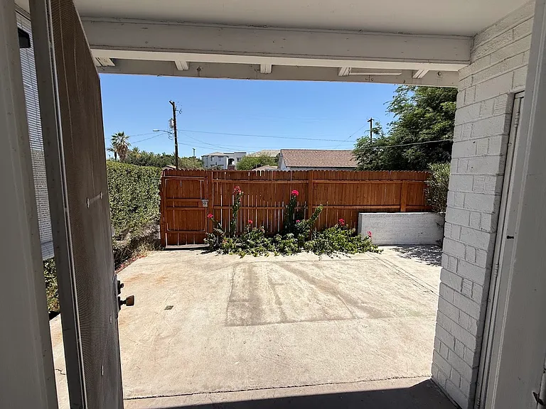 531 E Osborn Rd — Photo 31