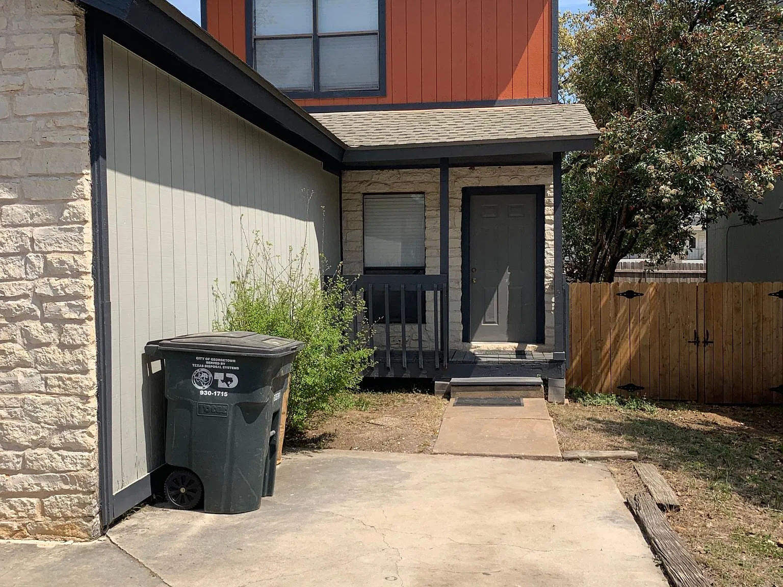 2 bed, 1.5 bath, 1100 sqft, $1,500 — Photo 2