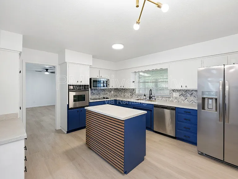 2860 Cedarcrest Dr — Photo 1