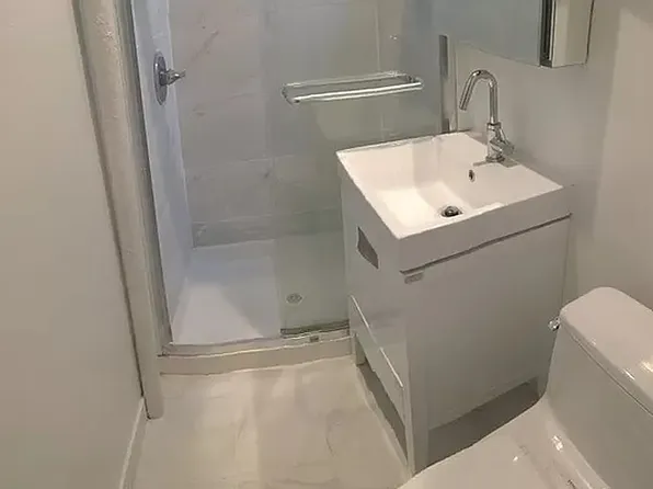 345 West 16th Street image 4 of 6