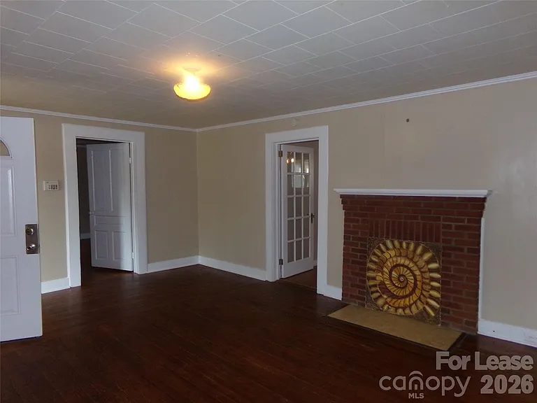 729 Spruce St — Photo 8