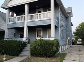 1623 Hopkins Ave, Lakewood, OH