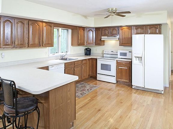 3rd image of 11 Mulberry Dr