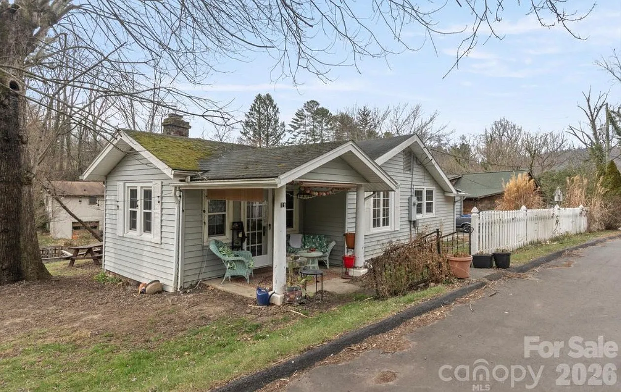 2 bed, 1.5 bath, 879 sqft, $1,750 — Photo 1