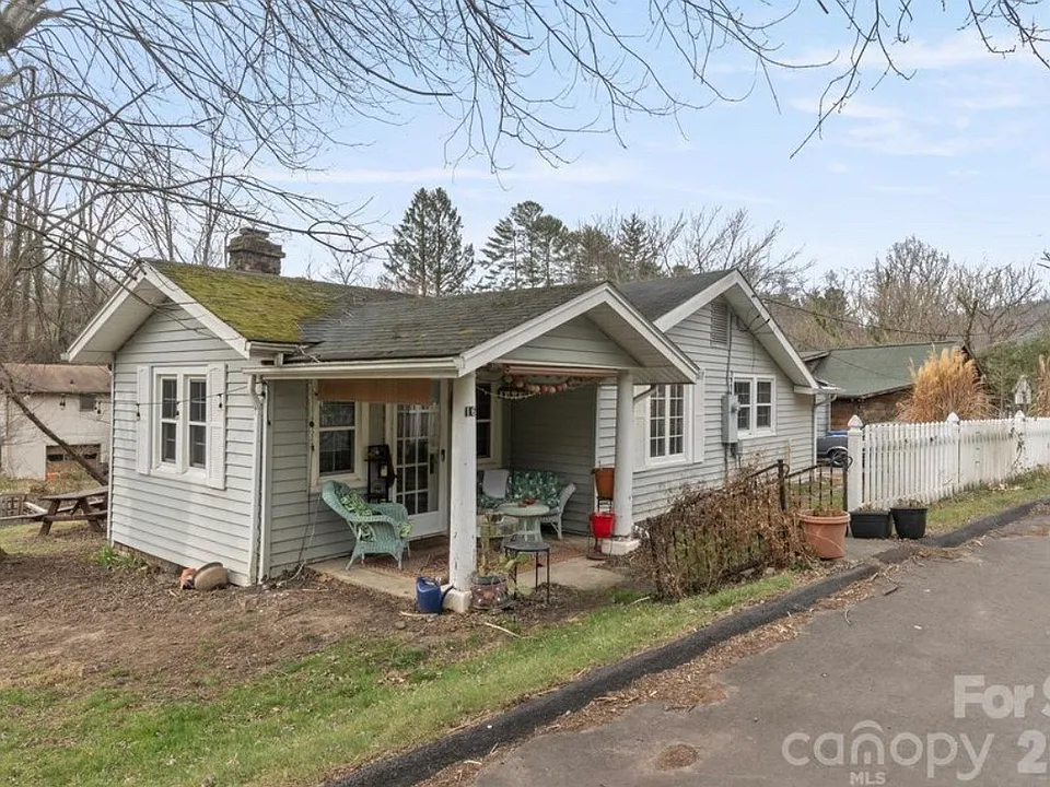16 Sycamore St