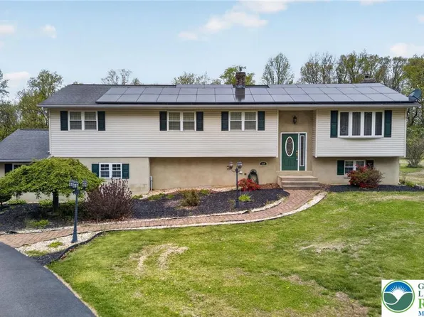 158 Saint Peters Rd, Macungie, PA 18062