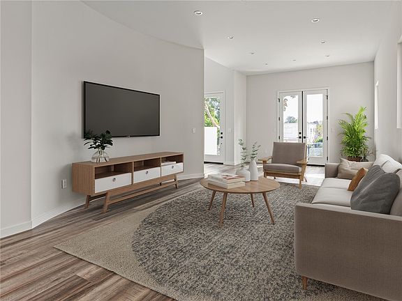 4th image of 417 Standard St