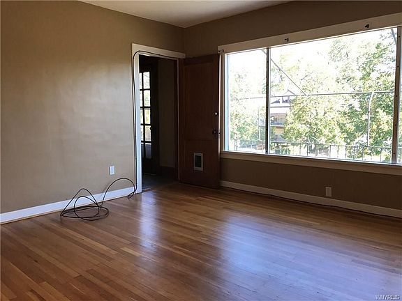 2nd image of 290 Crestwood Ave