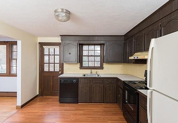 3rd image of 88 Mill River Dr
