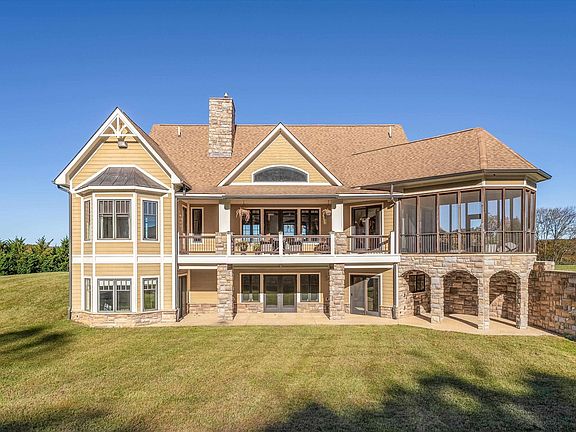 3rd image of 220 Solstice Springs Ln