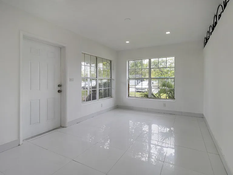 2081 NE 172nd St — Photo 3