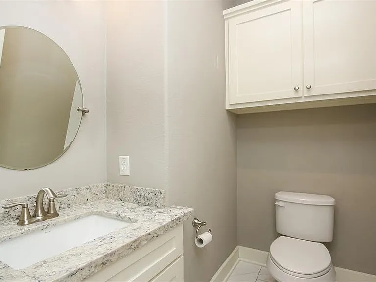 2529 Calumet St — Photo 17
