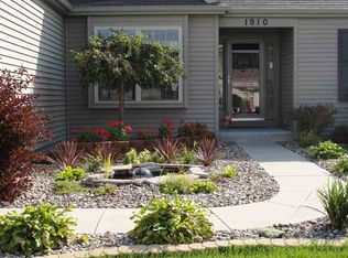 1910 Peace Rose Ln, Mishawaka, IN 46544