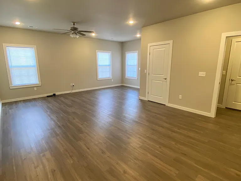 3215 W Reese — Photo 4