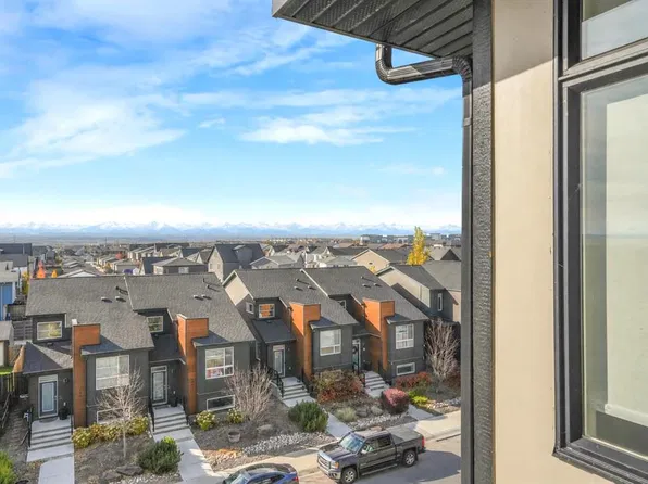 200 E Seton Cir SE #4414, Calgary, AB T3M 3P7