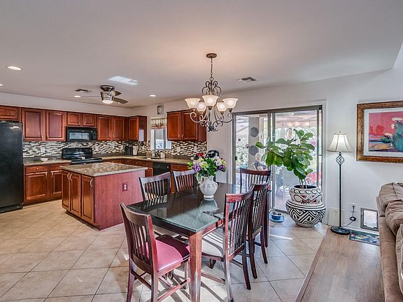 4th image of 1070 W Desert Basin Dr