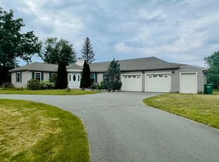 6 Ironstone Rd, Uxbridge, MA 01569