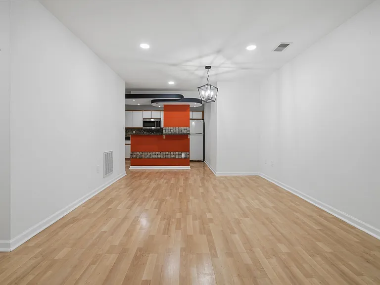 2148 Jordan Ct — Photo 3