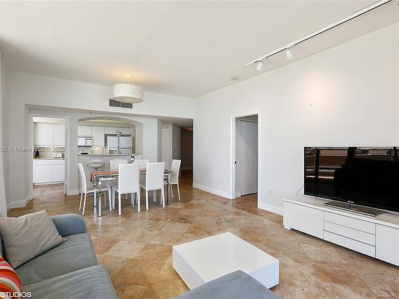 3rd image of 4201 Collins Ave APT 603