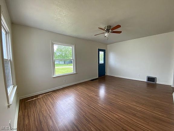 2nd image of 124 Marshall Ave