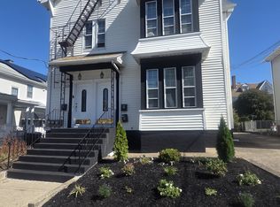 28 Kossuth St #3, Pawtucket, RI 02860