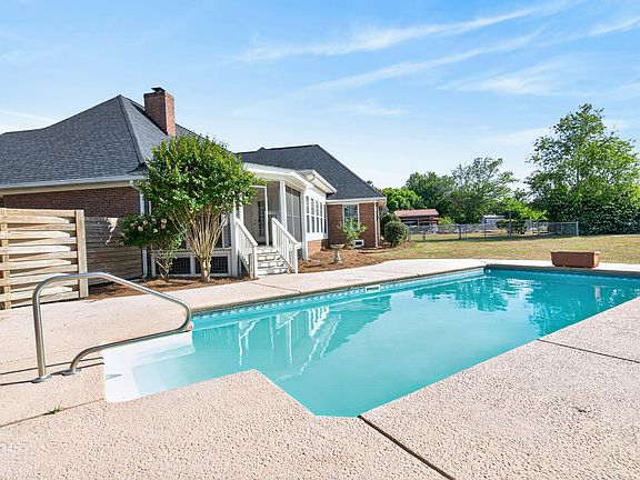 4th image of 203 Canterbury Drive