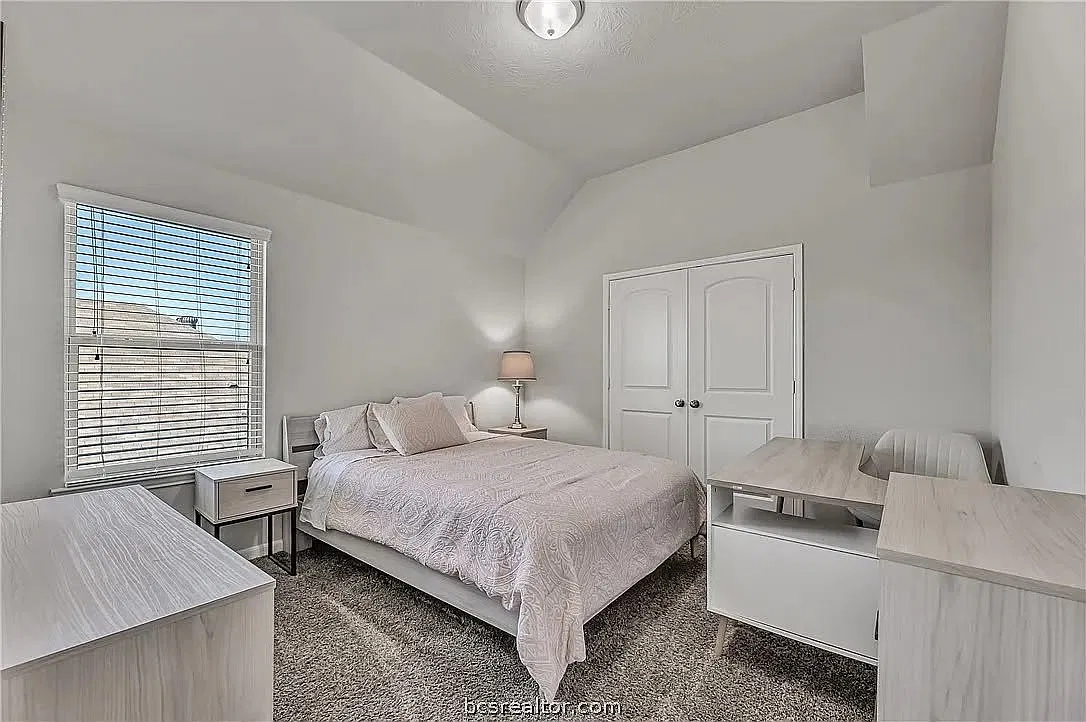 3 bed, 9457 sqft, $800 — Photo 3