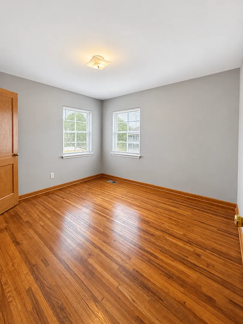 Adorable 2 bed, 1 bath — Photo 4