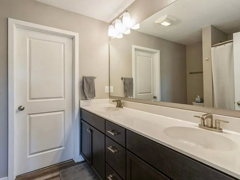 12 SE Booth Ave — Photo 7