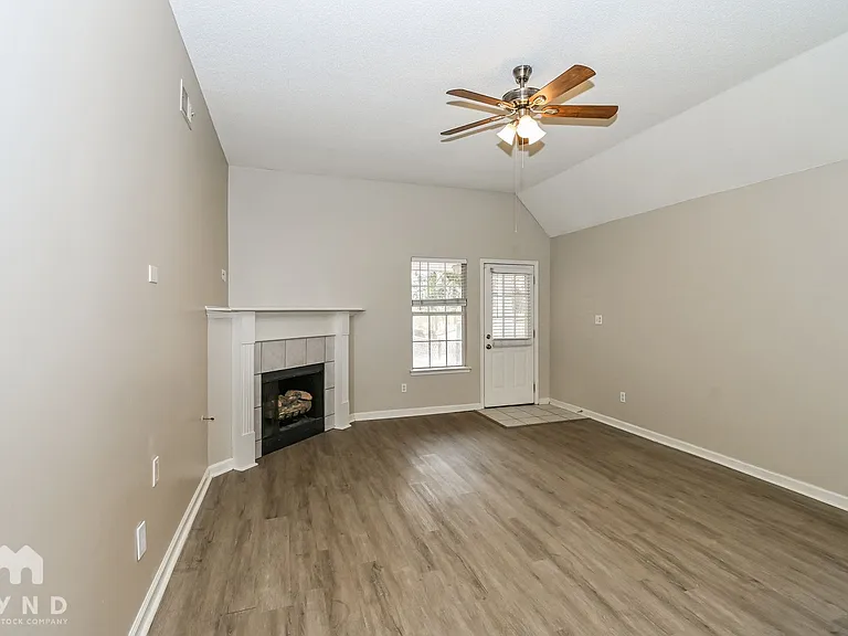 8313 Regal Bend Dr — Photo 4