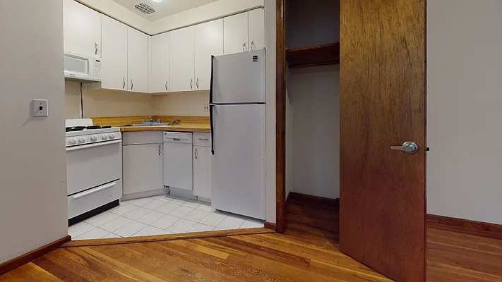Rented by LandSeair Real Estate Group | media 12