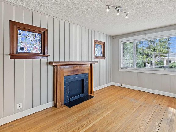 4th image of 319 N 11th Ave NE