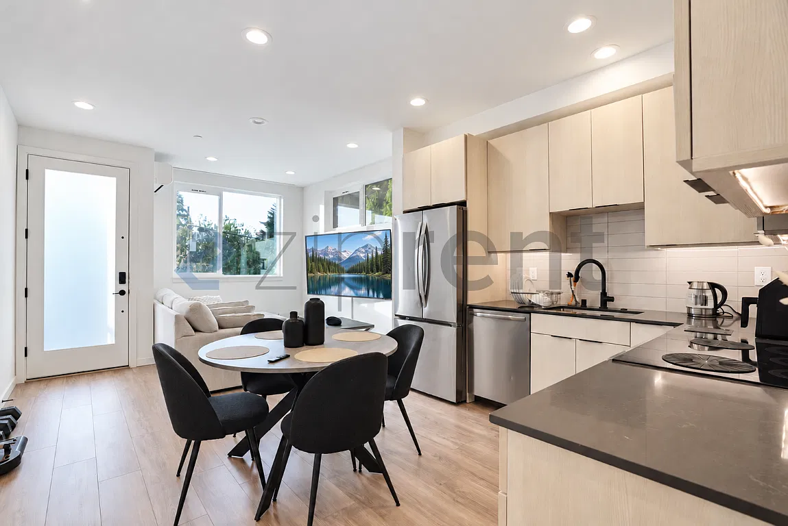 2 bed, 1240 sqft, $4,200 — Photo 3