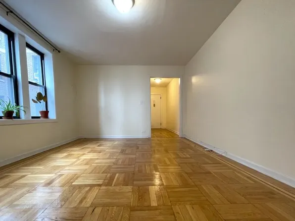 1332 Riverside Drive image 1 of 6