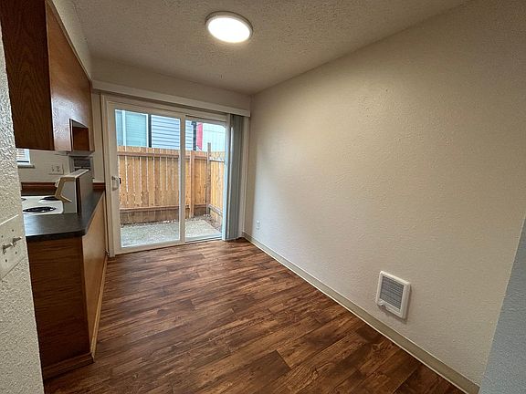 5th image of 8902-8916 SE Woodstock Blvd #8910